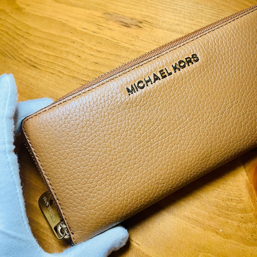 EUC Michael Kors Camel Brown Saffiano Leather Continental Wristlet - Picture 6 of 17